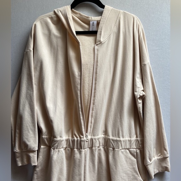 Smash and Tess Cotton Malibu Cinch Bestie Shorty Hoodie Beige Romper size XL - Picture 8 of 16